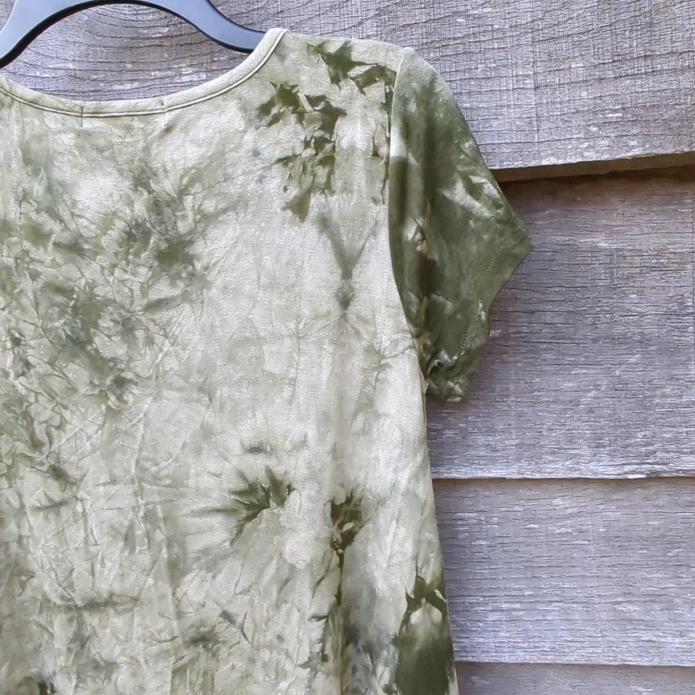 💚🩶Eye Candy Top Tye dyed Square Neckline with 3 Open Rows Cap Sleeves NWOT - Picture 5 of 6